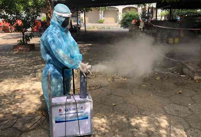 Nhà khoa học trẻ tự chế máy phun khử khuẩn Covid-19