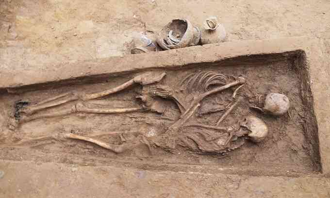 Đôi tình nhân ôm nhau 1.600 năm trong ngôi mộ Bắc Ngụy
