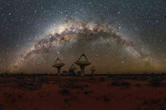 Đài thiên văn Úc bắt được hàng ngàn tín hiệu vô tuyến từ thiên hà khác - 1