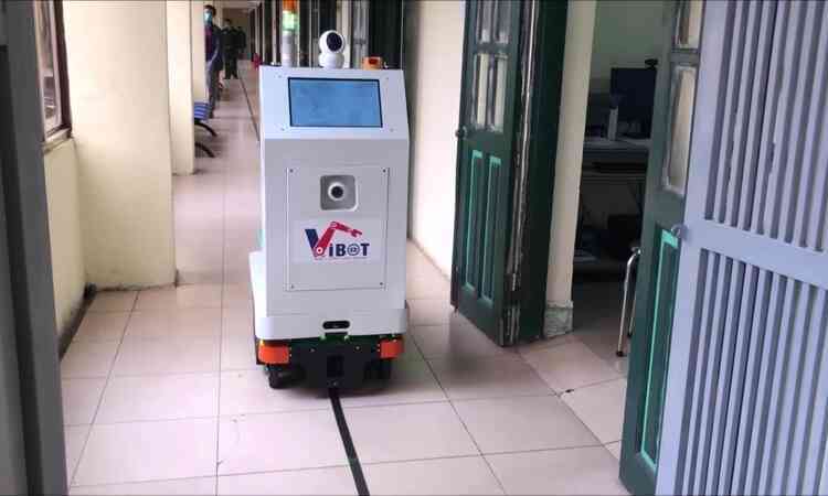 Robot hỗ trợ bệnh nhân ở Việt Nam