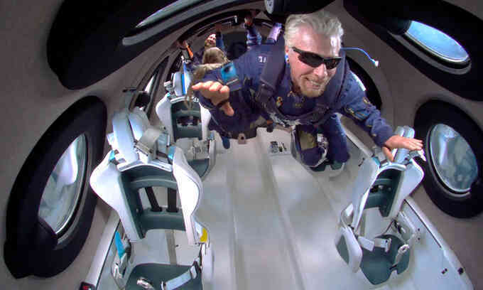 Virgin Galactic mở bán vé du lịch vũ trụ 450.000 USD