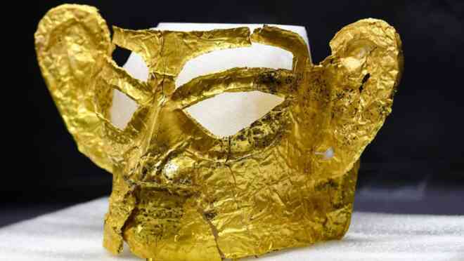 Tìm thấy mặt nạ vàng 3.000 năm tuổi ở Trung Quốc - 1
