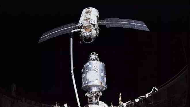 Xuất hiện vết nứt trên Trạm Vũ trụ Quốc tế ISS - 1