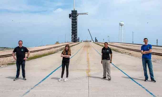 SpaceX sắp phóng tàu chở toàn hành khách tư nhân