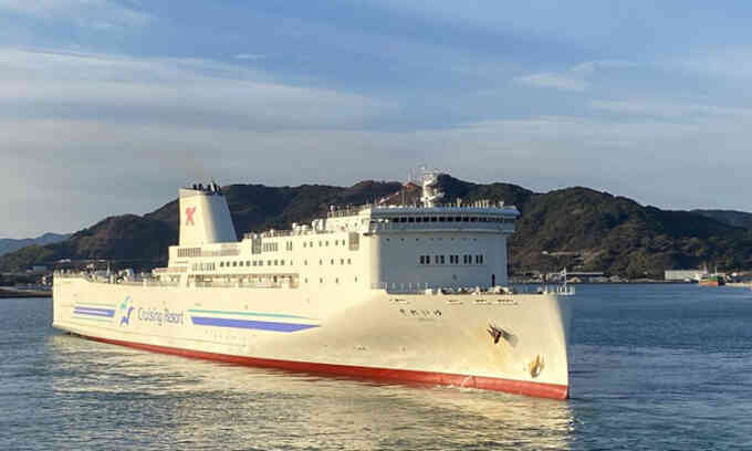 Phà cỡ lớn tự động chạy 240 km trên biển Nhật Bản
