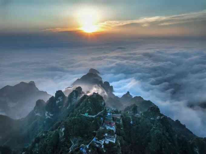Khai quật hơn 1.000 cổ vật trên núi Võ Đang