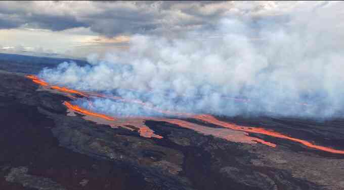 Khoảnh khắc siêu núi lửa Hawaii phun trào nhìn từ vệ tinh - 2