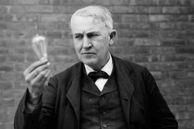 Ai phát minh ra bóng đèn? Khoa học: "Không phải Edison"