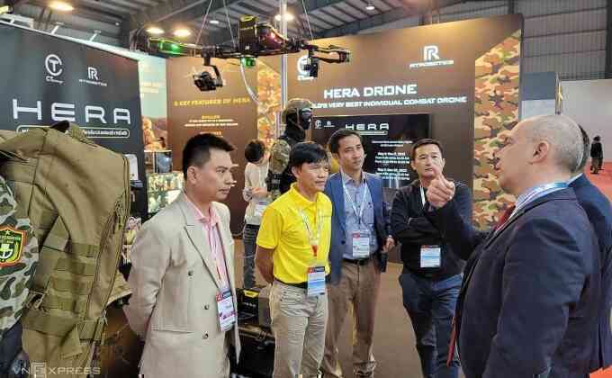 Tiến sĩ kinh tế chế tạo máy bay không người lái