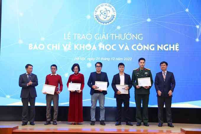 Trao thưởng Giải báo chí về khoa học và công nghệ năm 2021 - 3