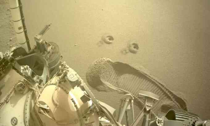 Robot NASA lấy mẫu đất đầu tiên trên sao Hỏa