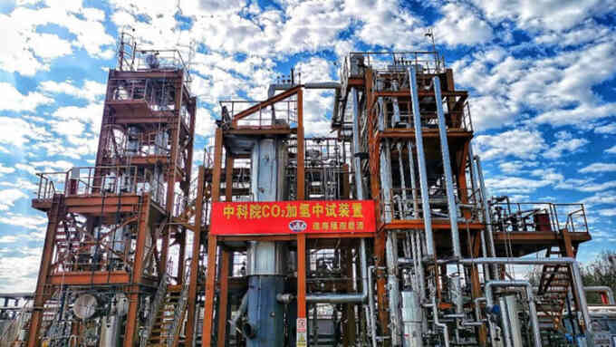 Dự án tiên phong hydro hóa 95% CO2 thành xăng