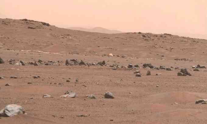 Robot NASA tìm thấy dù hạ cánh trên sao Hỏa