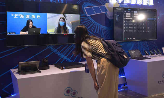 Trung Quốc lập kỷ lục truyền tin lượng tử 100 km