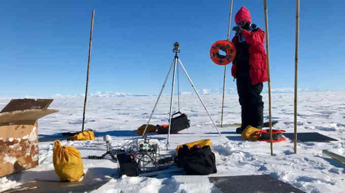 Phát hiện lượng lớn nước lỏng dưới lớp băng Nam Cực