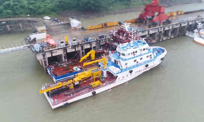 Tàu cứu hộ khẩn cấp cỡ lớn đầu tiên của Trung Quốc