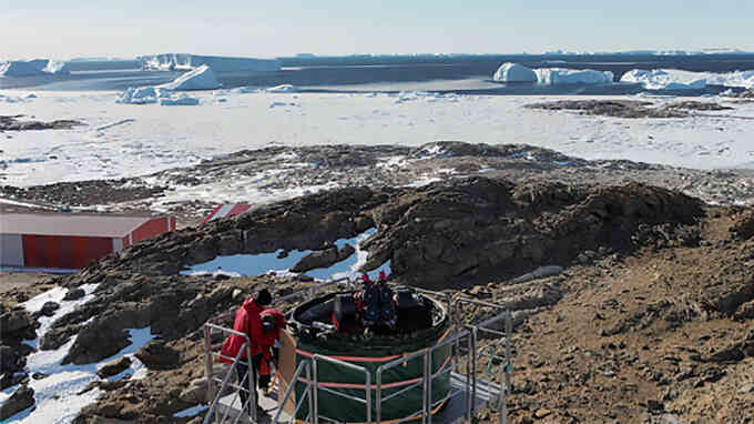 Trung Quốc vận hành cụm kính thiên văn ở Nam Cực