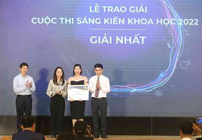 Nhà khoa học Việt chiết tách lycopen từ quả gấc độ tinh khiết 98%