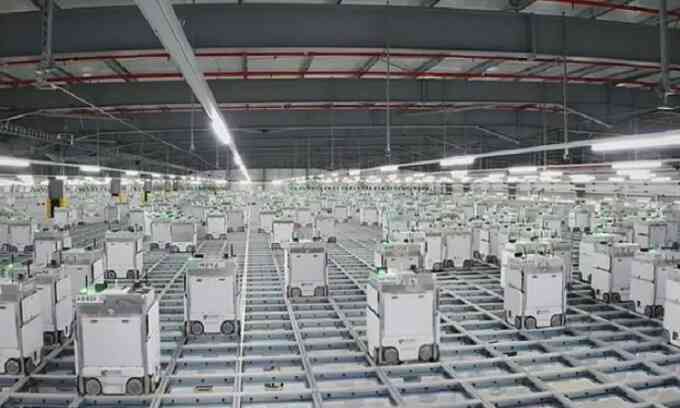 Nhà kho tổ ong chứa 2.000 robot xử lý đơn hàng