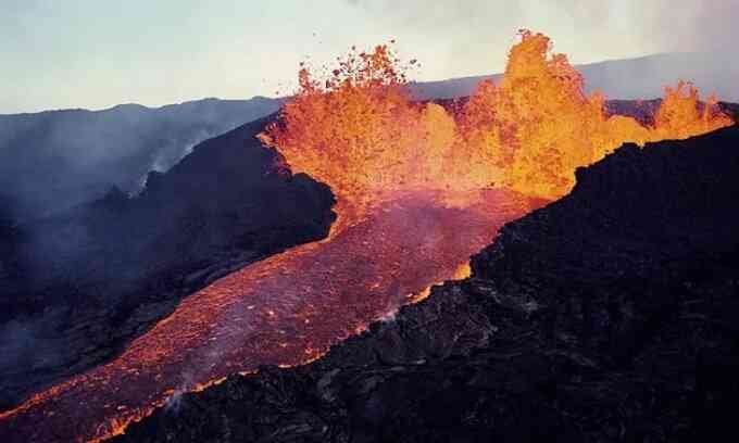 Núi lửa hoạt động mạnh nhất thế giới ra đời như thế nào