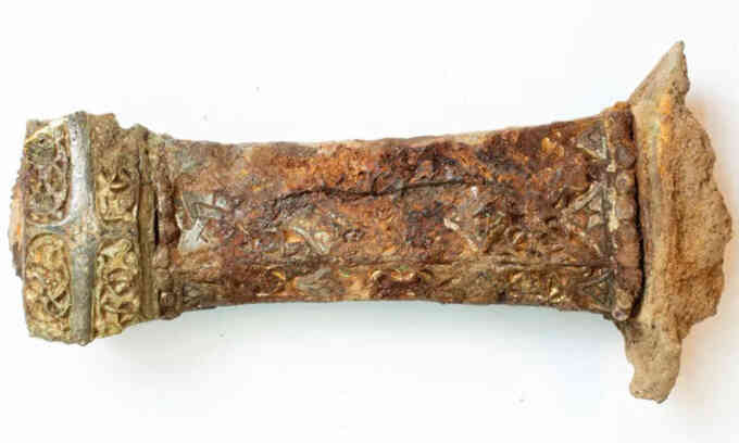 Lắp ghép hai mảnh kiếm Viking sau 1.200 năm chia tách