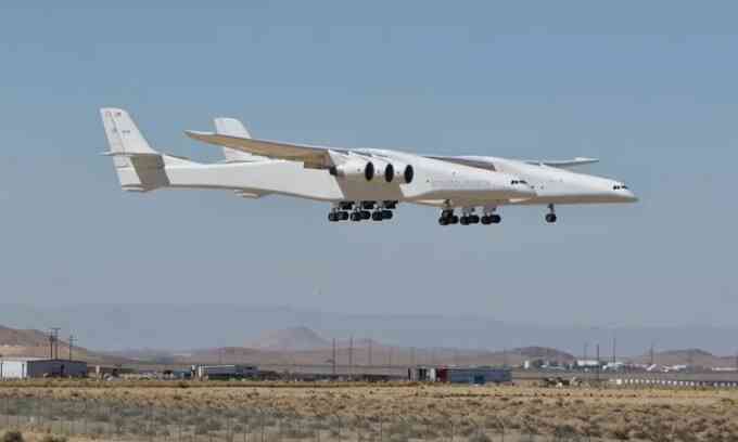 Máy bay lớn nhất thế giới bay cao nhất trong thử nghiệm