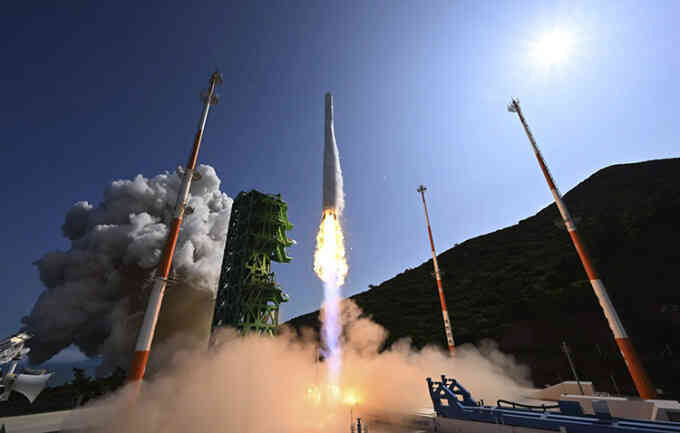 Tên lửa Hàn Quốc lần đầu đưa vệ tinh vào quỹ đạo