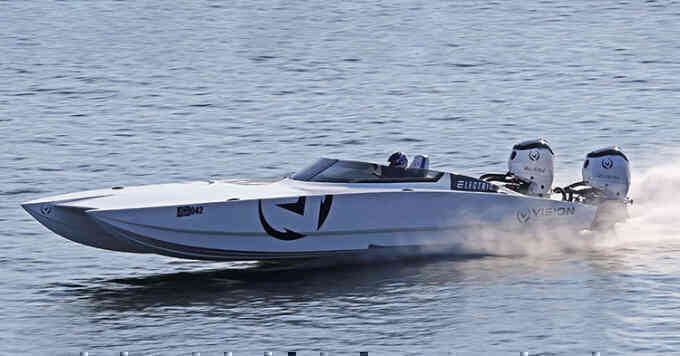 Thuyền điện tốc độ 175 km/h lập kỷ lục nhanh nhất thế giới