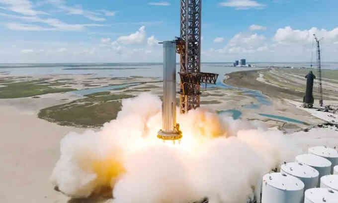 Tên lửa Super Heavy lần đầu thử nghiệm 7 động cơ