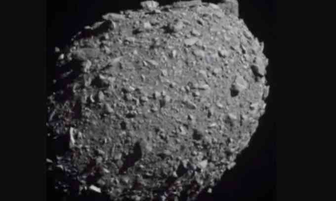 Tàu vũ trụ NASA đâm thành công vào tiểu hành tinh