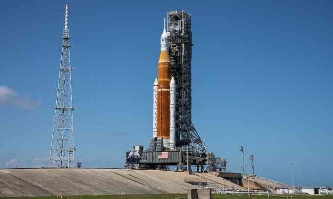 NASA sửa tổ hợp tên lửa Artemis 1 ngay trên bệ phóng