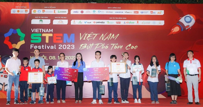 10 đội chiến thắng tại cuộc thi tên lửa nước