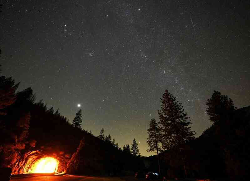 Chùm ảnh tuyệt đẹp về mưa sao băng Geminids trên toàn thế giới - 3