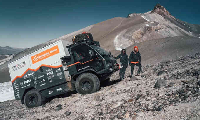 Xe điện lập kỷ lục chạy lên độ cao 6.500 m