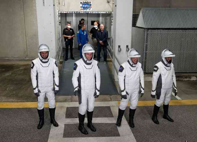 Hôm nay, phi hành đoàn NASA rời Trái Đất bằng hệ thống phóng của SpaceX - 2