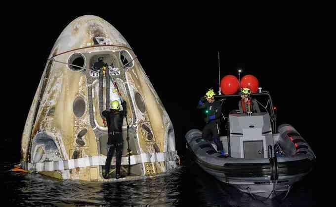 Phi hành gia NASA trở về Trái Đất sau 157 ngày trong không gian - 1 Phi hành gia NASA trở về Trái Đất sau 157 ngày trong không gian - 1