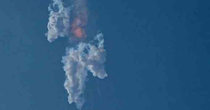 Tên lửa mạnh nhất thế giới phát nổ, SpaceX hò reo vui mừng