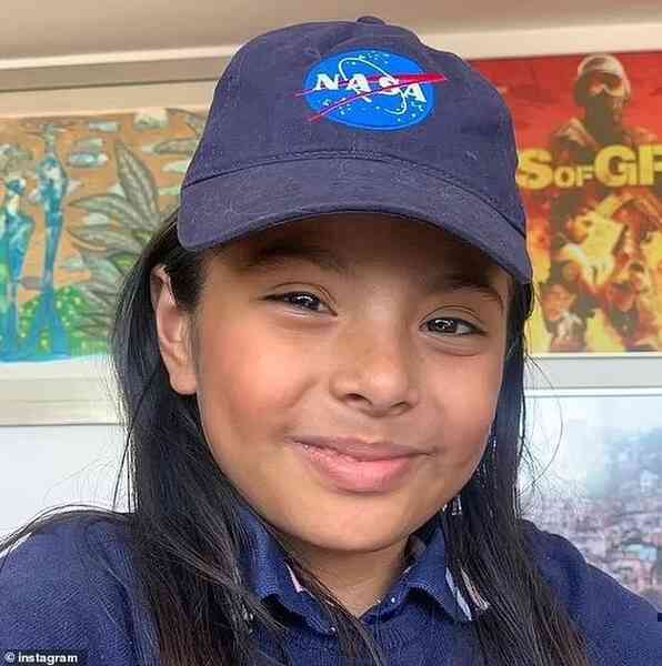 Adhara mơ ước trở thành phi hành gia và một ngày nào đó được làm việc cho NASA (Ảnh: Instagram nhân vật).