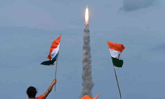 Tàu vũ trụ Ấn Độ sắp đáp xuống Mặt Trăng