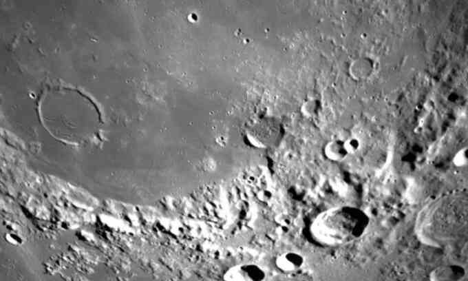 Tàu Ấn Độ chụp ảnh bề mặt Mặt Trăng trước khi hạ cánh