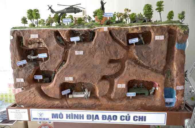 Học sinh dùng mo cau, bìa carton sáng tạo mô hình học lịch sử