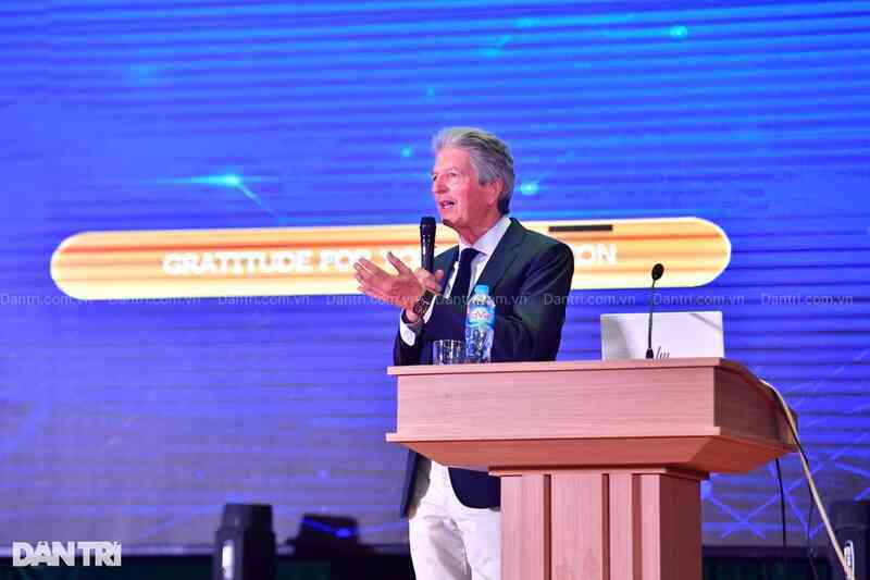 VinFuture 2024: "Cha đẻ" pin mặt trời nói về tương lai của năng lượng xanh