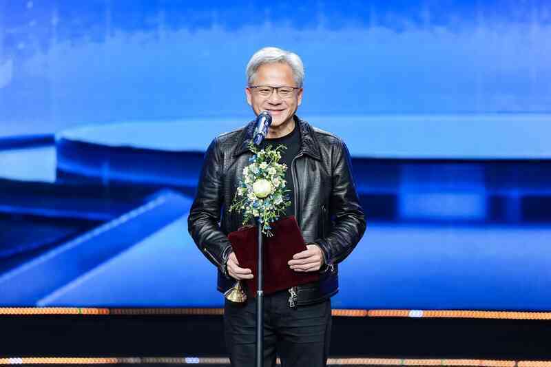 Hội đồng Giải thưởng VinFuture nói về quyết định vinh danh CEO Nvidia - 2