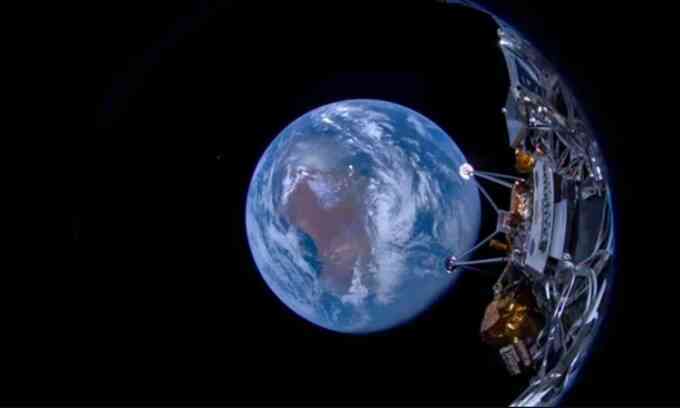 Tàu đổ bộ Mặt Trăng Mỹ gửi bức ảnh đầu tiên về Trái Đất