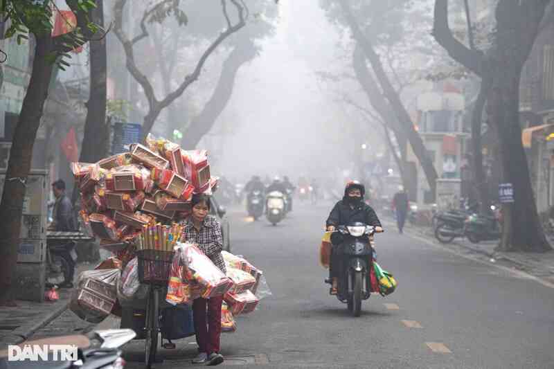 Sương mù bao phủ, chỉ số không khí Hà Nội ở mức đáng báo động - 2
