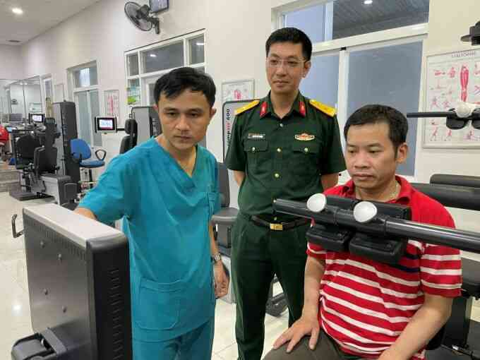 Nhà khoa học Việt thiết kế chương trình tập chống vẹo cột sống