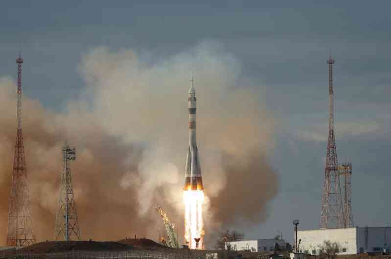 Tàu vũ trụ Nga cất cánh thành công sau lần trục trặc - 1