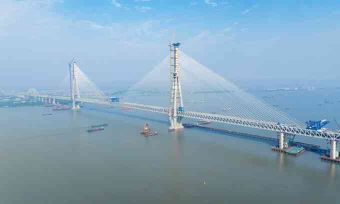 Trung Quốc hợp long cầu cáp treo nhịp lớn nhất thế giới
