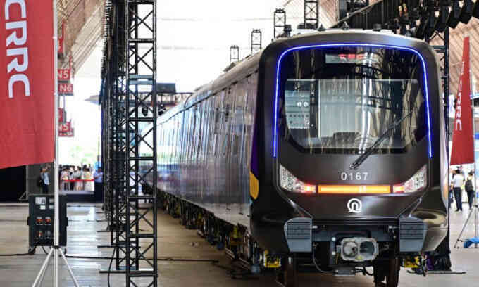 Tàu sợi carbon đầu tiên trên thế giới tốc độ 140 km/h