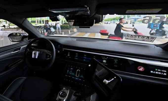 Xe taxi tự lái gây lo ngại ở Trung Quốc